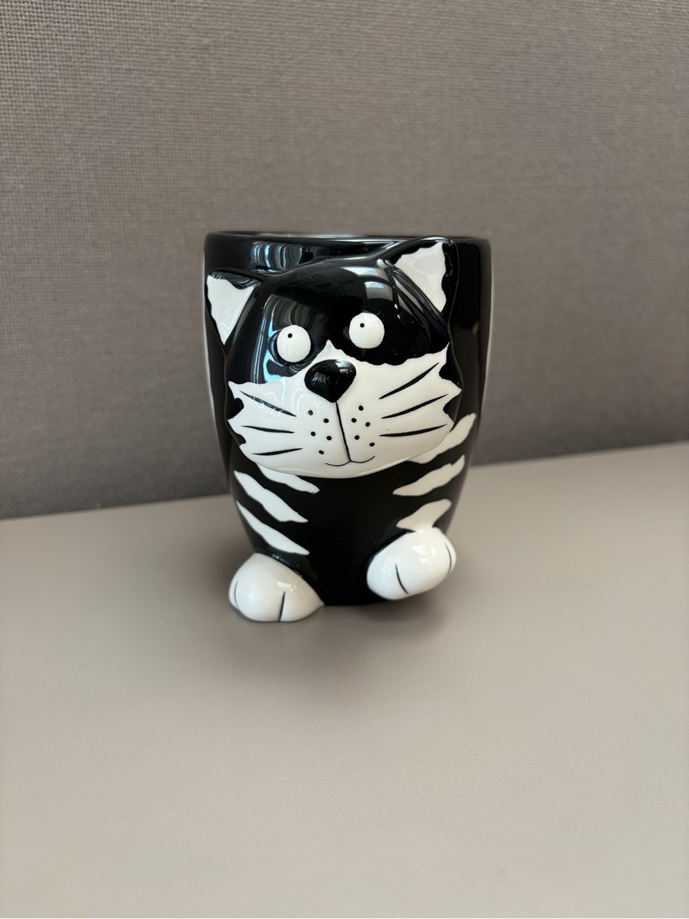 Burton Black and White Ceramic Cat mug coffee cup cat lovers